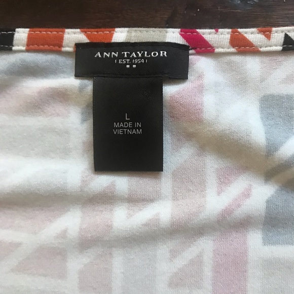 *SOLD* Ann Taylor Geometric Stretchy Dress - Picture 6 of 7